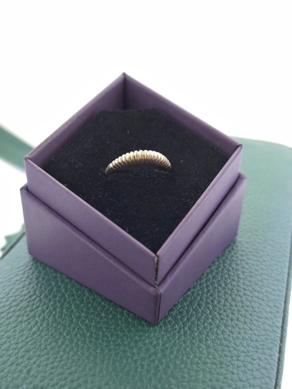 ✨ Vintage 10K Gold Ribbed Band Ring ✨